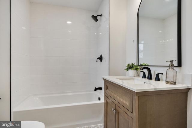16 W GREENWOOD AVE, Oaklyn, NJ 08107