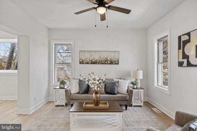 16 W GREENWOOD AVE, Oaklyn, NJ 08107