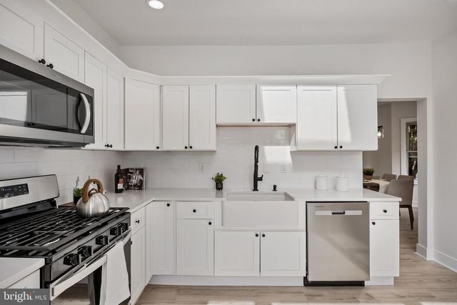 16 W GREENWOOD AVE, Oaklyn, NJ 08107