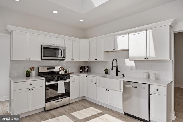 16 W GREENWOOD AVE, Oaklyn, NJ 08107