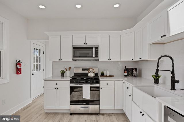 16 W GREENWOOD AVE, Oaklyn, NJ 08107