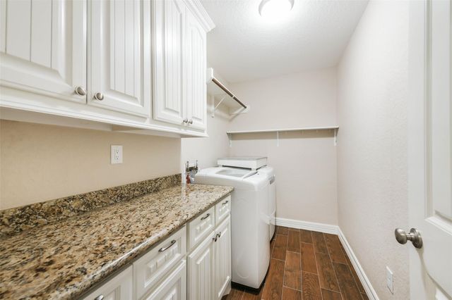 115 Silverbell Circle, Lake Jackson, TX 77566