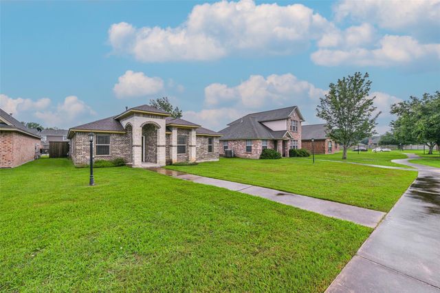 115 Silverbell Circle, Lake Jackson, TX 77566