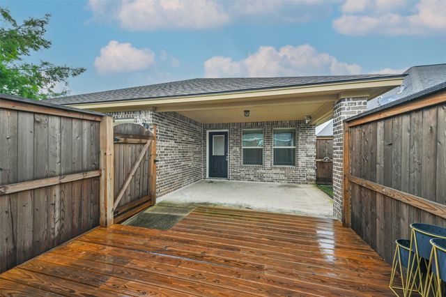 115 Silverbell Circle, Lake Jackson, TX 77566