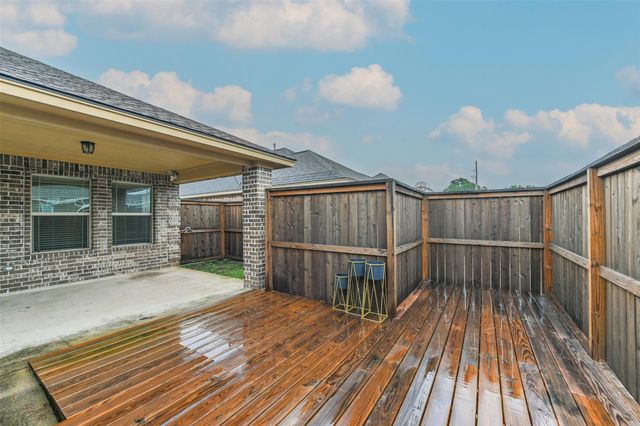 115 Silverbell Circle, Lake Jackson, TX 77566