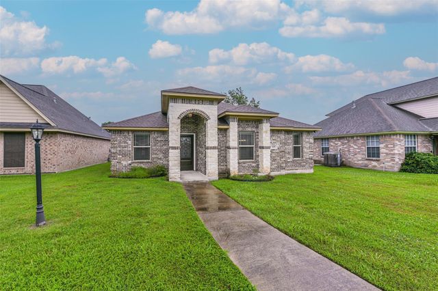 115 Silverbell Circle, Lake Jackson, TX 77566