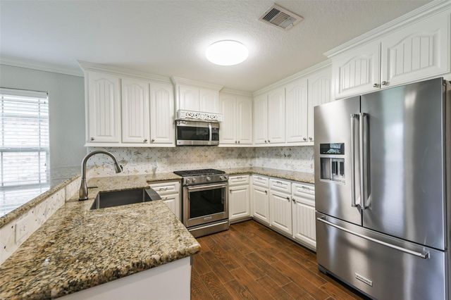 115 Silverbell Circle, Lake Jackson, TX 77566