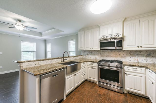 115 Silverbell Circle, Lake Jackson, TX 77566
