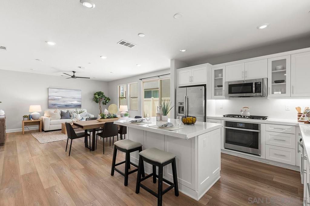 Image 8 of property listing at 10836 Everly Way, San Diego, CA 92129
