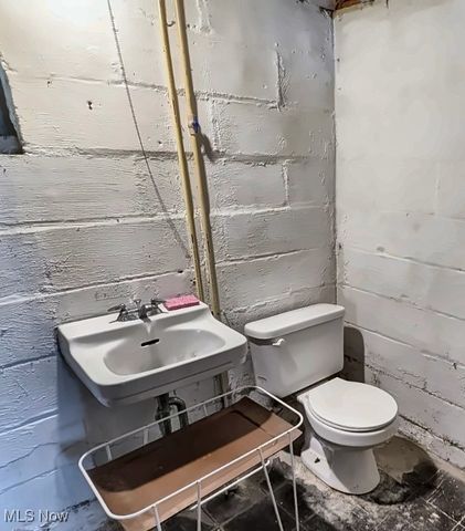 1354 Andrews Avenue, Lakewood, OH 44107