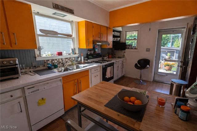 1354 Andrews Avenue, Lakewood, OH 44107