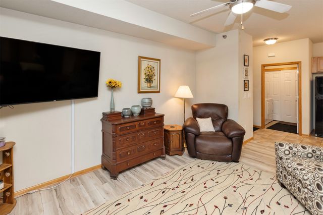 10310 Essex Drive 14, Johnston, IA 50131