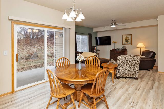 10310 Essex Drive 14, Johnston, IA 50131