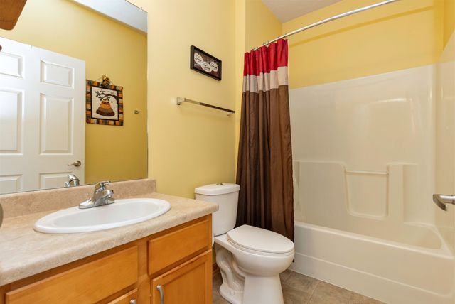 10310 Essex Drive 14, Johnston, IA 50131