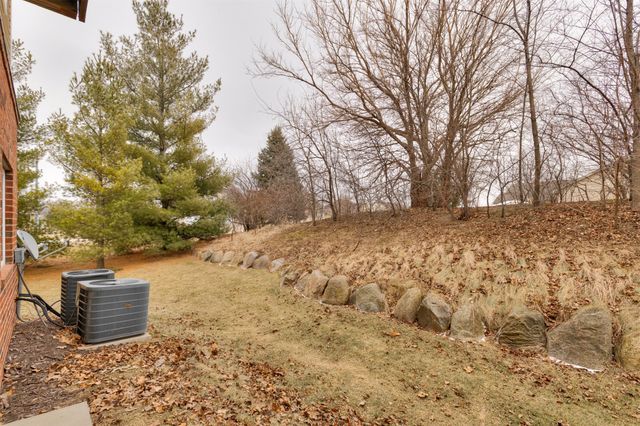 10310 Essex Drive 14, Johnston, IA 50131