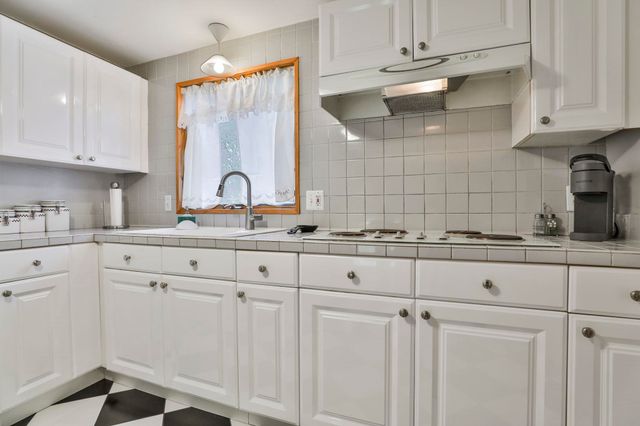 413 South Baboosic Lake Road, Merrimack, NH 03054