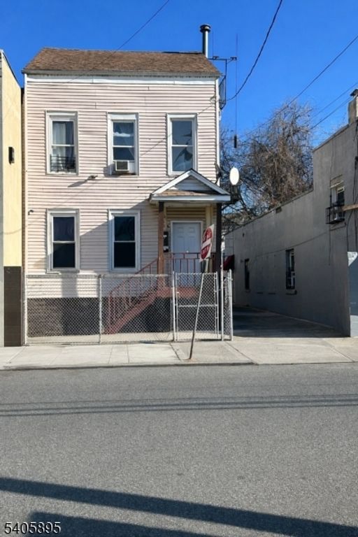 46 E Main St, Paterson City, NJ 07522