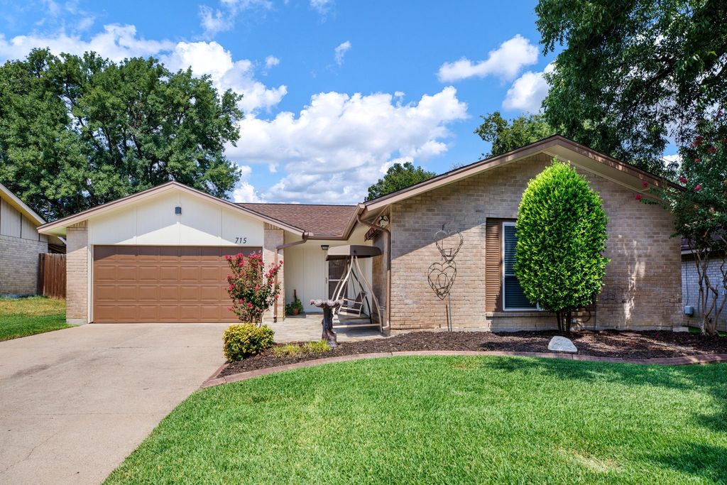 715 Salem Drive, Arlington, TX 76014 — exterior