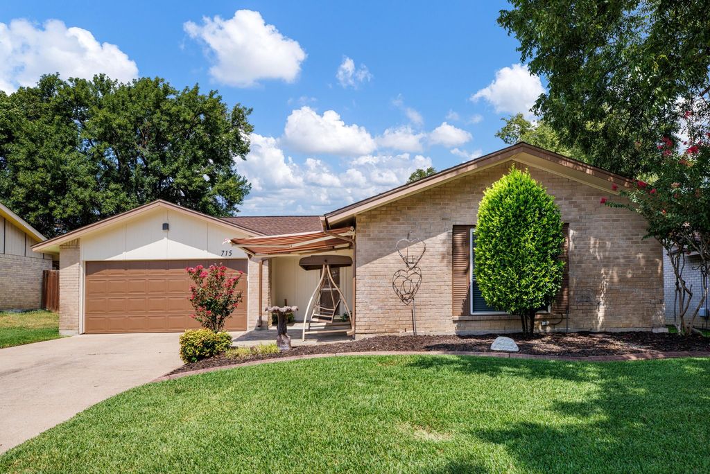 715 Salem Drive, Arlington, TX 76014 — photo 2
