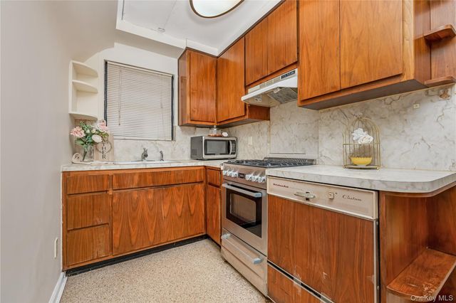 95-01 43rd Avenue, Elmhurst, NY 11373