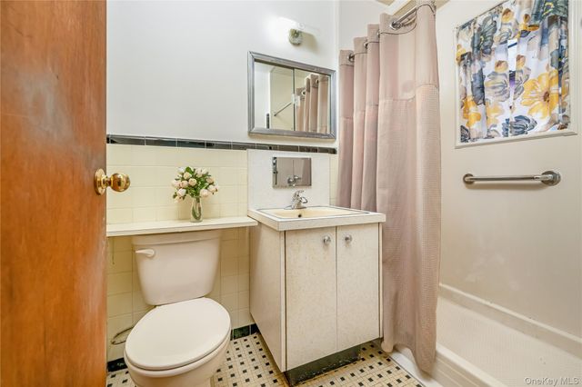 95-01 43rd Avenue, Elmhurst, NY 11373