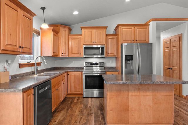 2437 LAWRENCE DRIVE, De Pere, WI 54115