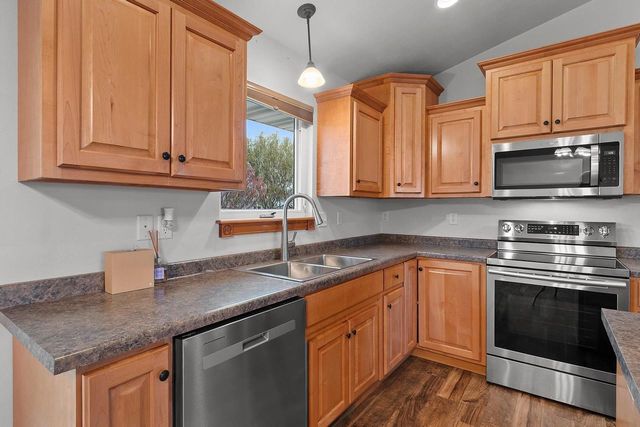 2437 LAWRENCE DRIVE, De Pere, WI 54115