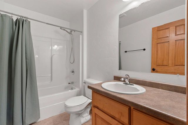 2437 LAWRENCE DRIVE, De Pere, WI 54115