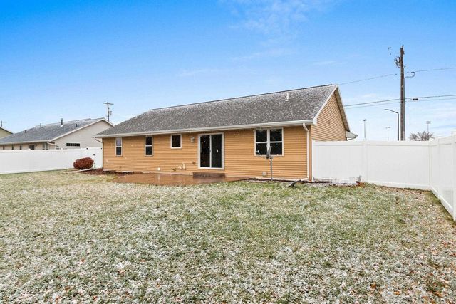 2437 LAWRENCE DRIVE, De Pere, WI 54115