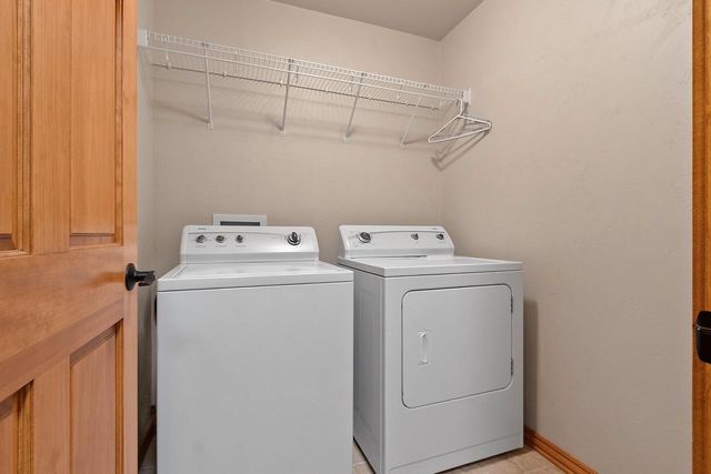 2437 LAWRENCE DRIVE, De Pere, WI 54115