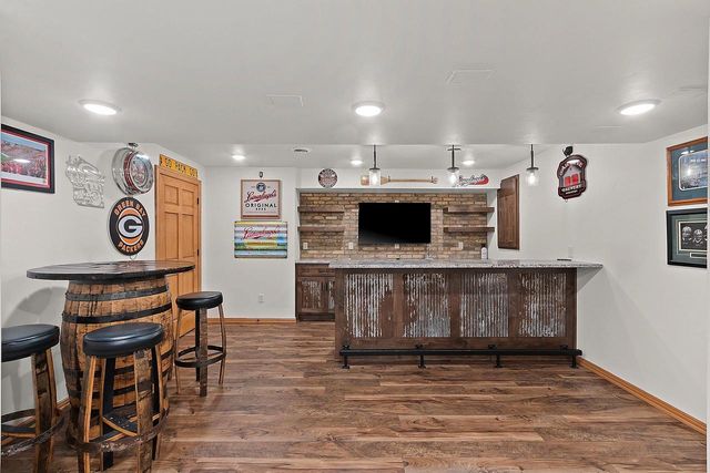 2437 LAWRENCE DRIVE, De Pere, WI 54115