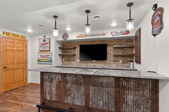 2437 LAWRENCE DRIVE, De Pere, WI 54115