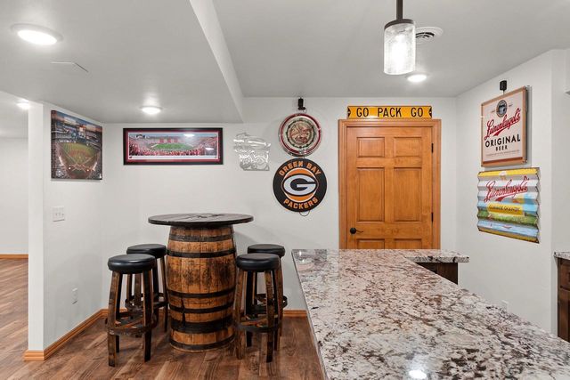 2437 LAWRENCE DRIVE, De Pere, WI 54115