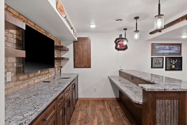 2437 LAWRENCE DRIVE, De Pere, WI 54115