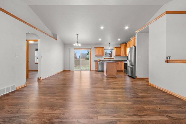 2437 LAWRENCE DRIVE, De Pere, WI 54115