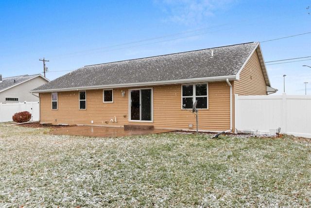 2437 LAWRENCE DRIVE, De Pere, WI 54115