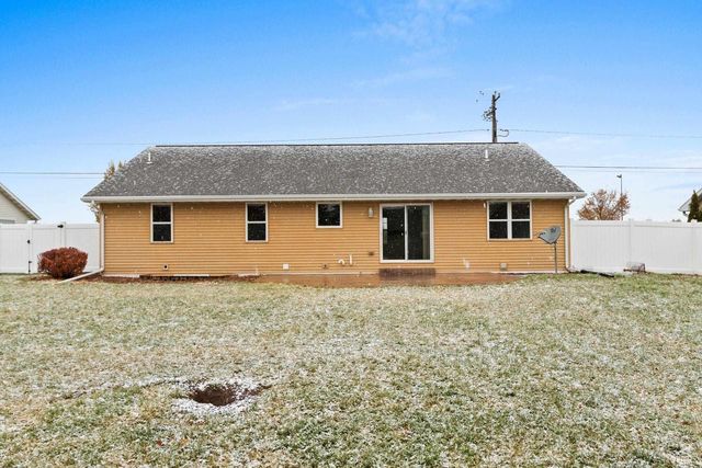 2437 LAWRENCE DRIVE, De Pere, WI 54115