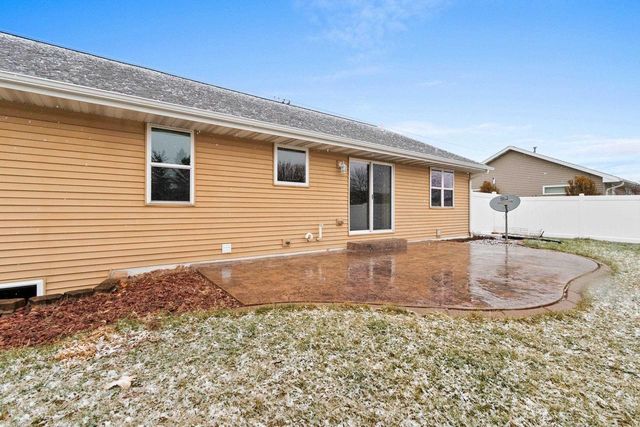 2437 LAWRENCE DRIVE, De Pere, WI 54115