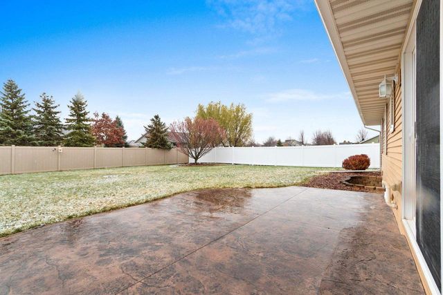 2437 LAWRENCE DRIVE, De Pere, WI 54115