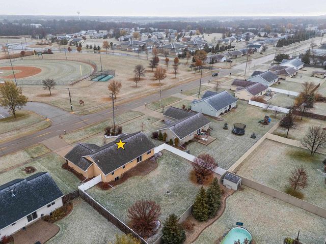 2437 LAWRENCE DRIVE, De Pere, WI 54115