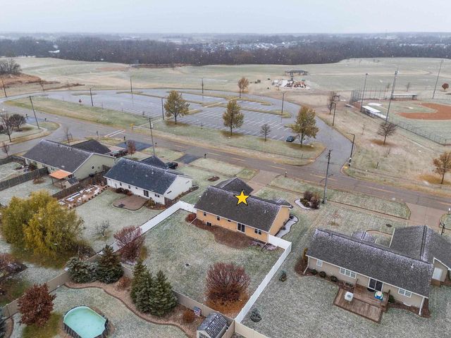 2437 LAWRENCE DRIVE, De Pere, WI 54115