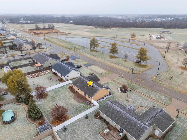 2437 LAWRENCE DRIVE, De Pere, WI 54115