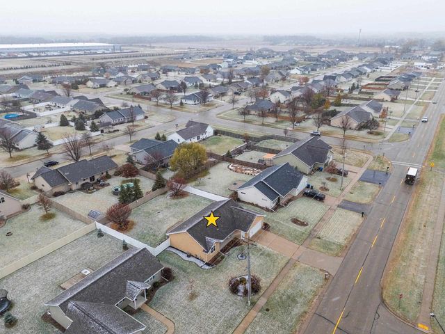 2437 LAWRENCE DRIVE, De Pere, WI 54115