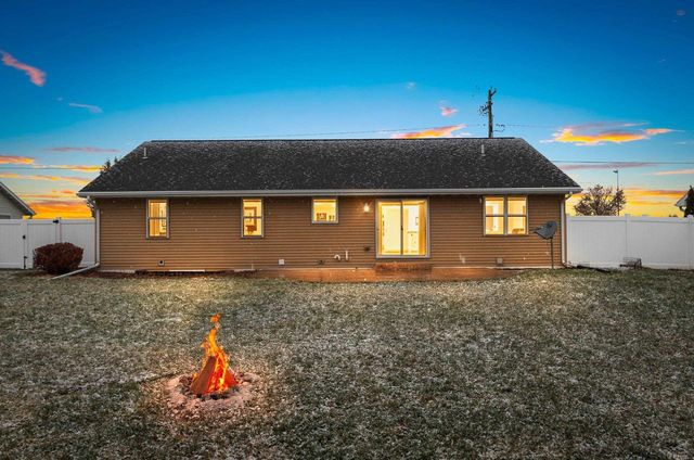 2437 LAWRENCE DRIVE, De Pere, WI 54115