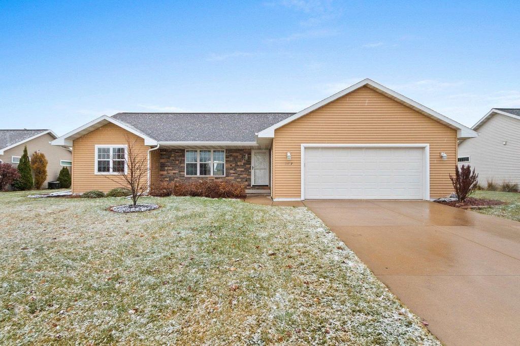 2437 LAWRENCE DRIVE, De Pere, WI 54115