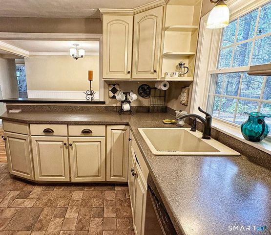 44 Climax Road, Simsbury, CT 06070