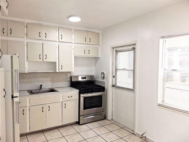 7860 Harding Ave 4B, Miami Beach, FL 33141