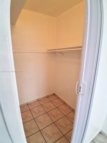 7860 Harding Ave 4B, Miami Beach, FL 33141