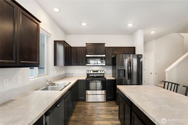 18708 Emmons Court E, Puyallup, WA 98374