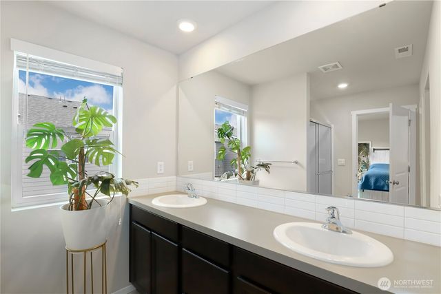 18708 Emmons Court E, Puyallup, WA 98374